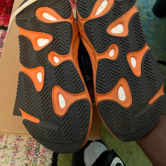 Authentic Yeezy shoes - Picture 3 of 4